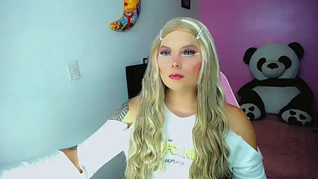 Snapshot of SweetKim21 chatting on 11/11/25, 02:44 SweetKim21 online show from 11/11/25, 02:44