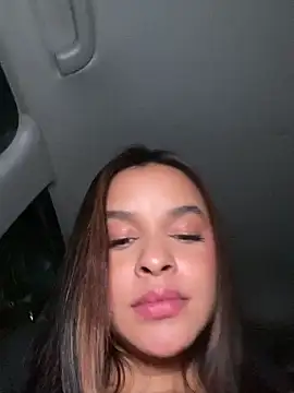 Snapshot of sarah_salis_ chatting on 05/19/26, 01:56 sarah salis online show from 05/19/26, 01:56