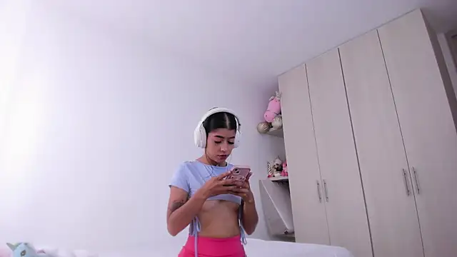 analia collins online show from 09/19/25, 02:07