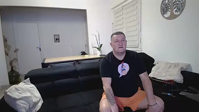 Snapshot of darkmoonsubmissive chatting on 01/14/25, 09:51 darkmoonsubmissive online show from 01/14/25, 09:51