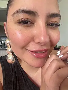 Snapshot of sukhakunis1 chatting on 03/13/26, 06:03 sukhakunis1 online show from 03/13/26, 06:03