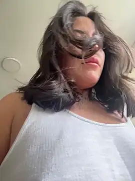 Snapshot of sukhakunis1 chatting on 03/21/26, 12:10 sukhakunis1 online show from 03/21/26, 12:10