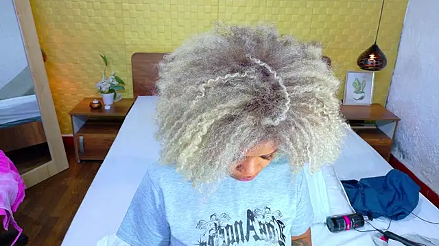 Squirter pussybomb online show from 12/18/24, 02:42