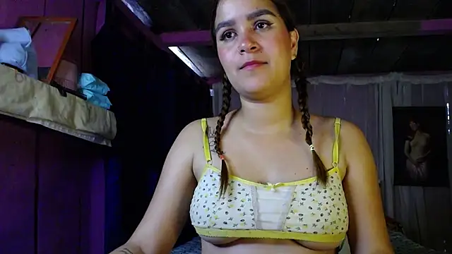 Snapshot of ZoeKuipers13 chatting on 01/31/25, 09:05 ZoeKuipers13 online show from 01/31/25, 09:05