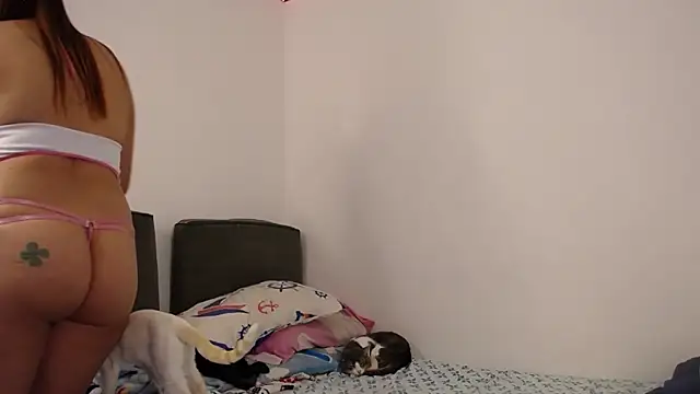 Snapshot of ZoeKuipers13 chatting on 03/02/25, 10:05 ZoeKuipers13 online show from 03/02/25, 10:05