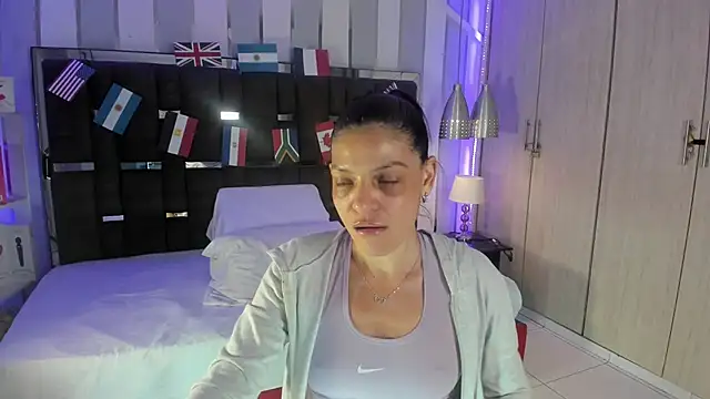 Snapshot of KatteMoss chatting on 06/17/26, 04:15 KatteMoss online show from 06/17/26, 04:15