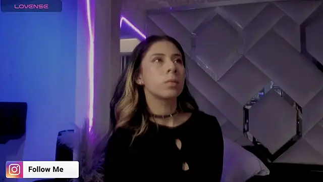 Snapshot of Sara_Foxx1 chatting on 04/08/26, 07:03 Sara Foxx1 online show from 04/08/26, 07:03