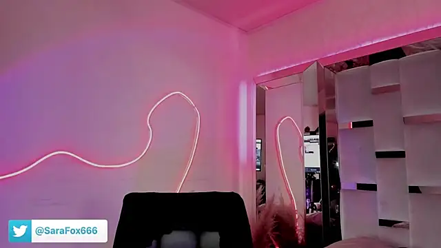 Snapshot of Sara_Foxx1 chatting on 04/24/26, 09:17 Sara Foxx1 online show from 04/24/26, 09:17