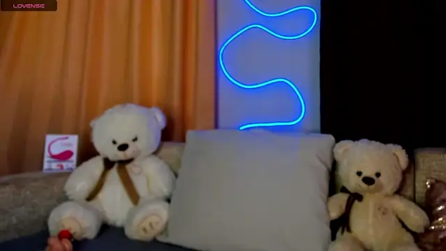 Leila purr18 online show from 02/11/25, 09:20