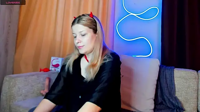 Leila purr18 online show from 02/13/25, 07:24