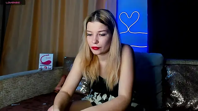 Leila purr18 online show from 03/18/25, 06:46