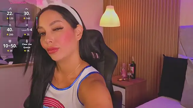 Dakota diaz  online show from 10/29/25, 08:43