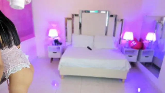 lauramartin1 online show from 09/21/25, 12:23