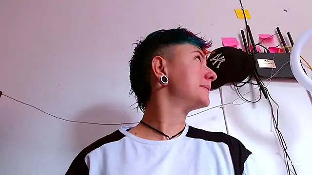 tomboyblue online show from 02/06/25, 04:58