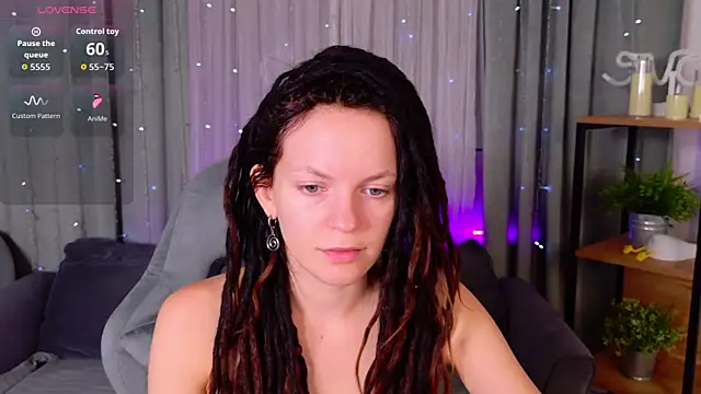Snapshot of CoreyJane chatting on 04/10/26, 04:28 CoreyJane online show from 04/10/26, 04:28