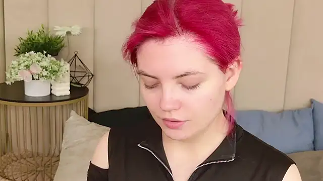 Snapshot of Lisa_Adam chatting on 12/04/25, 04:05 Lisa Adam online show from 12/04/25, 04:05