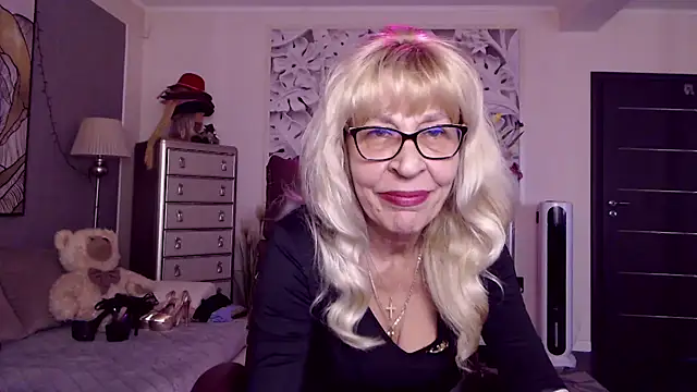 Snapshot of HornyMilf_555 chatting on 09/23/25, 01:03 HornyMilf 555 online show from 09/23/25, 01:03