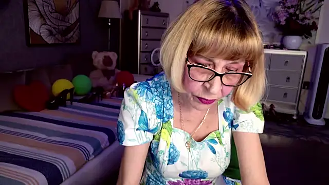 Snapshot of HornyMilf_555 chatting on 04/20/26, 01:03 HornyMilf 555 online show from 04/20/26, 01:03