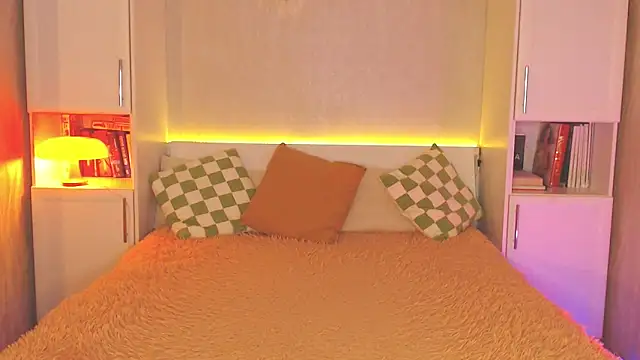 Leaaaaaaaaa online show from 12/18/25, 04:57