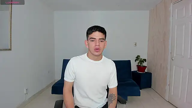 Snapshot of Ares_Johnson chatting on 09/11/25, 12:49 Ares Johnson online show from 09/11/25, 12:49