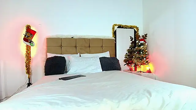 Snapshot of PaoL22 chatting on 12/31/24, 10:56 PaoL22 online show from 12/31/24, 10:56