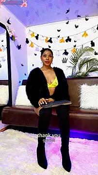 Snapshot of PaoL22 chatting on 10/27/25, 02:59 PaoL22 online show from 10/27/25, 02:59