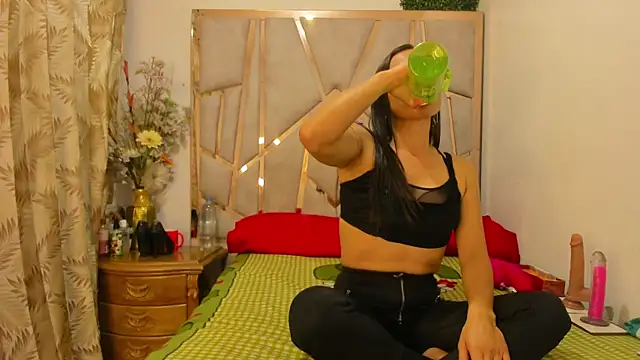 daniela casallas  online show from 05/13/26, 01:30