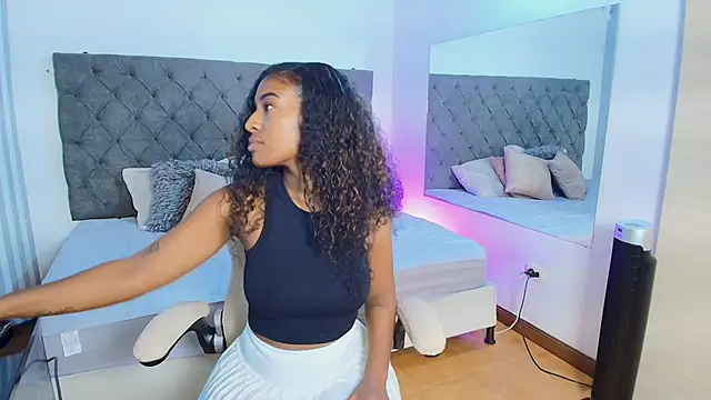 Snapshot of rebeca_cortez_ chatting on 01/16/25, 03:45 rebeca cortez online show from 01/16/25, 03:45