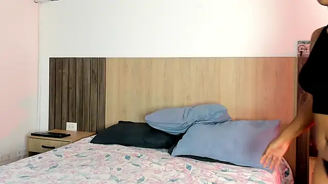 Snapshot of rebeca_cortez_ chatting on 11/10/25, 07:57 rebeca cortez online show from 11/10/25, 07:57