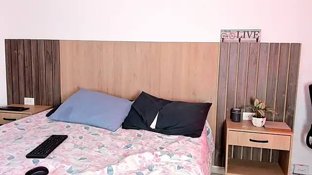 Snapshot of rebeca_cortez_ chatting on 11/11/25, 07:36 rebeca cortez online show from 11/11/25, 07:36