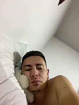 Snapshot of DanielGomez9 chatting on 12/11/24, 04:39 DanielGomez9 online show from 12/11/24, 04:39