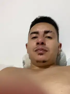 Snapshot of DanielGomez9 chatting on 12/12/24, 03:32 DanielGomez9 online show from 12/12/24, 03:32