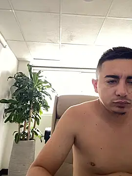 Snapshot of DanielGomez9 chatting on 01/03/25, 09:05 DanielGomez9 online show from 01/03/25, 09:05