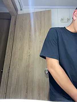 Snapshot of DanielGomez9 chatting on 01/06/25, 11:20 DanielGomez9 online show from 01/06/25, 11:20