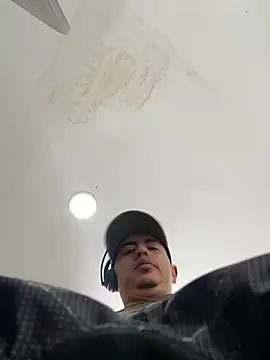 Snapshot of DanielGomez9 chatting on 01/20/25, 04:23 DanielGomez9 online show from 01/20/25, 04:23