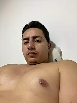 Snapshot of DanielGomez9 chatting on 03/11/25, 04:21 DanielGomez9 online show from 03/11/25, 04:21