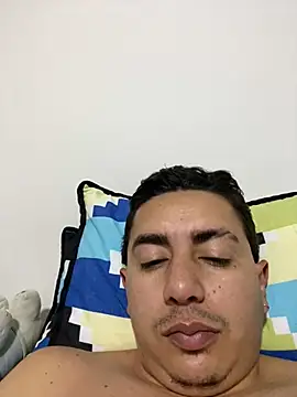 Snapshot of DanielGomez9 chatting on 03/14/25, 05:05 DanielGomez9 online show from 03/14/25, 05:05