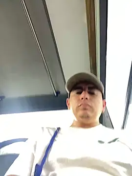 Snapshot of DanielGomez9 chatting on 03/19/25, 09:05 DanielGomez9 online show from 03/19/25, 09:05