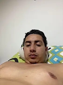 Snapshot of DanielGomez9 chatting on 03/23/25, 03:32 DanielGomez9 online show from 03/23/25, 03:32