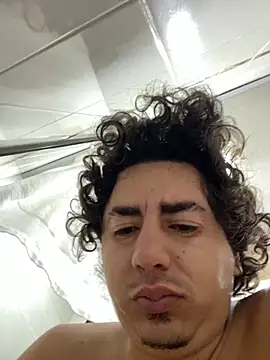 Snapshot of DanielGomez9 chatting on 11/04/25, 01:10 DanielGomez9 online show from 11/04/25, 01:10