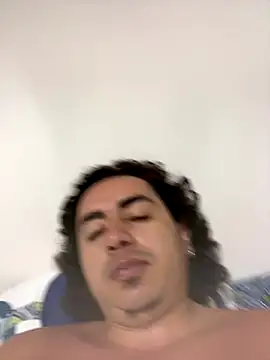 Snapshot of DanielGomez9 chatting on 12/04/25, 04:44 DanielGomez9 online show from 12/04/25, 04:44