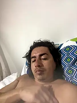 Snapshot of DanielGomez9 chatting on 12/15/25, 02:05 DanielGomez9 online show from 12/15/25, 02:05