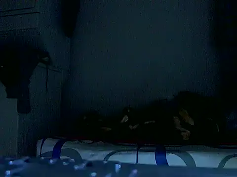 Snapshot of Ian_zaenzz chatting on 11/25/25, 07:03 Ian zaenzz online show from 11/25/25, 07:03