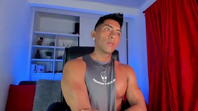 Snapshot of Couple_muscle1 chatting on 12/02/24, 01:24 Couple muscle1 online show from 12/02/24, 01:24