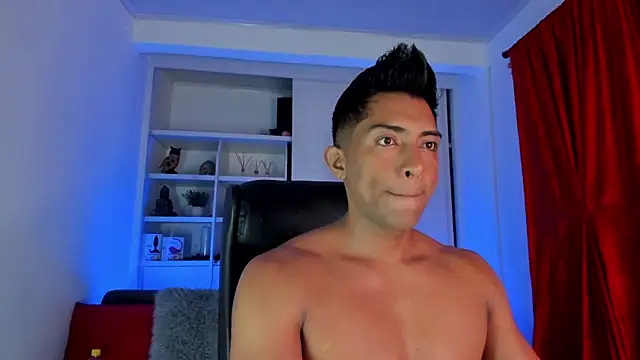 Snapshot of Couple_muscle1 chatting on 12/03/24, 01:43 Couple muscle1 online show from 12/03/24, 01:43