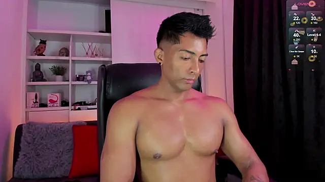 Snapshot of Couple_muscle1 chatting on 12/21/24, 02:04 Couple muscle1 online show from 12/21/24, 02:04