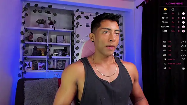 Snapshot of Couple_muscle1 chatting on 01/12/25, 03:36 Couple muscle1 online show from 01/12/25, 03:36