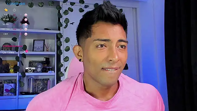 Snapshot of Couple_muscle1 chatting on 01/19/25, 03:10 Couple muscle1 online show from 01/19/25, 03:10