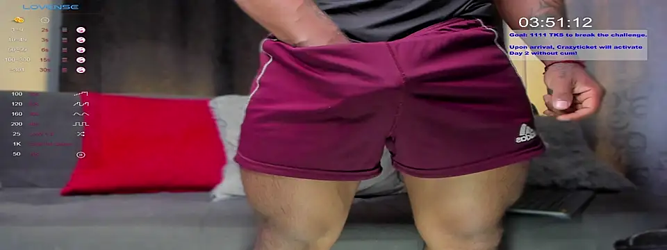 Snapshot of Couple_muscle1 chatting on 02/04/25, 02:43 Couple muscle1 online show from 02/04/25, 02:43