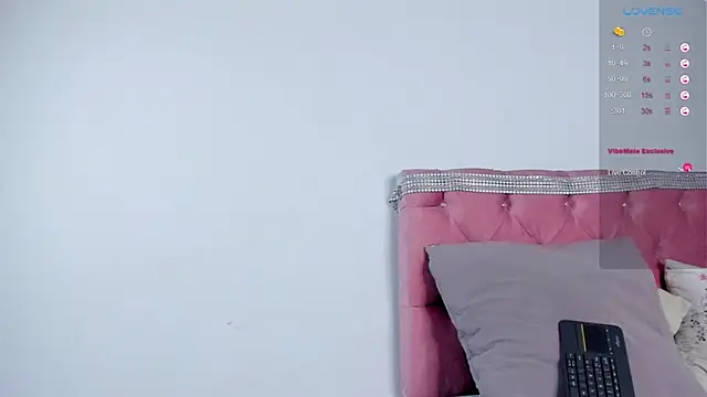 Snapshot of Couple_muscle1 chatting on 03/11/25, 04:07 Couple muscle1 online show from 03/11/25, 04:07